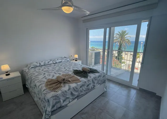 Medi Playa Primera Linea Con Piscina Calpe